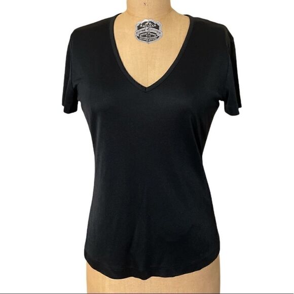 Benetton Simple V neck tech fabric T shirt size Small - Picture 1 of 9